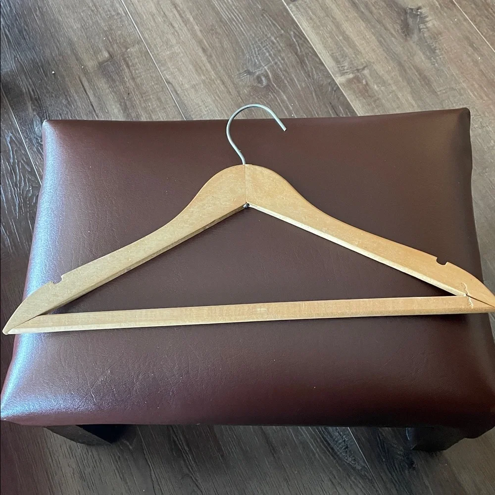 VTG Wooden Hanger with Hotel Syracuse, NY